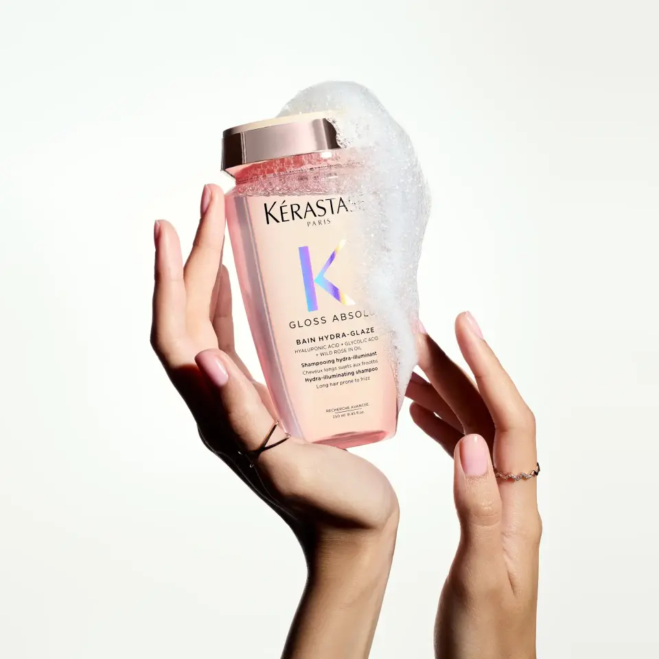 Kerastase Gloss Absolu Bain Hydra-Glaze Elektriklenmeye Eğilimli Saçlar İçin Parlaklık Veren Şampuan 250 ml